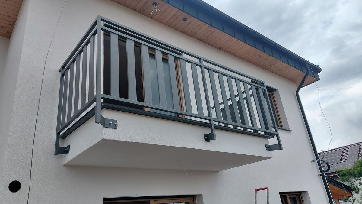 Balustrada balkonowa w kolorze antracyt